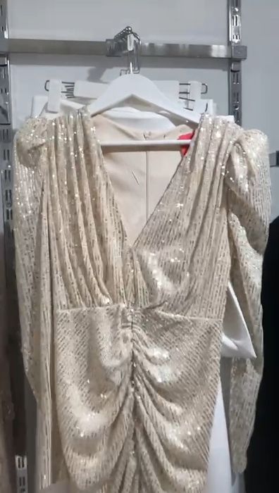 Платье с пайетками. Серебристая