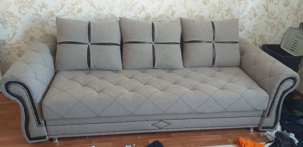Диван новый пользовались год. Цена 130000 договорная