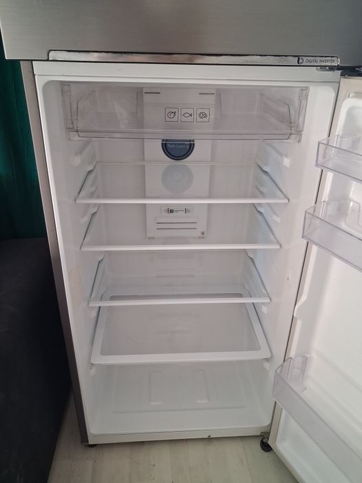 Samsung Twin Cooling Plus, No Frost, Digital Inverter, aprox. 380–400 L, înălțime 178–183 cm.