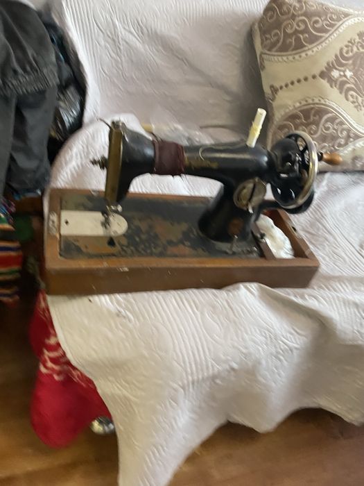 Продам швейную машинку