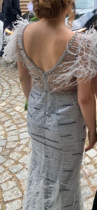 Официална рокля.