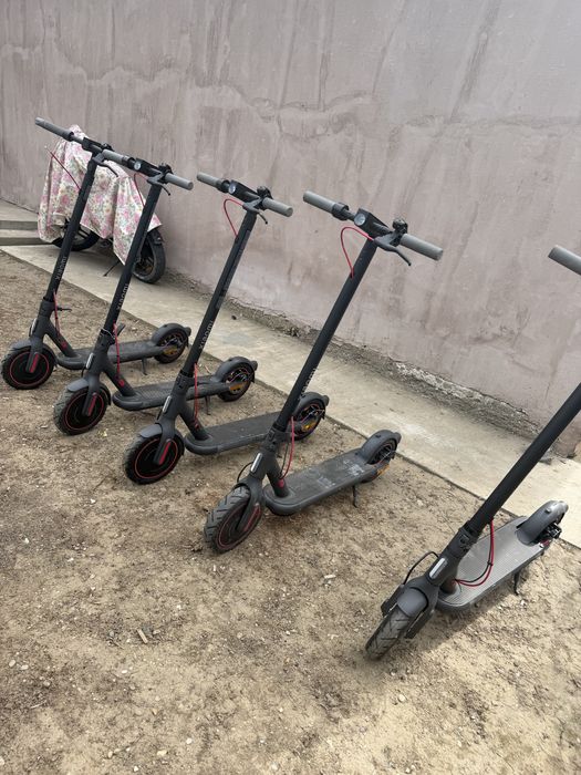 Vand 4  Trotinete electrice Xiaomi 4 Pro