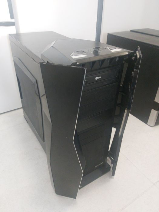 Vand Carcasa PC Gaming MAXCUBE Amoris 6010, cu design futurist.