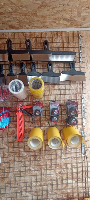 Краски по дереву металу.