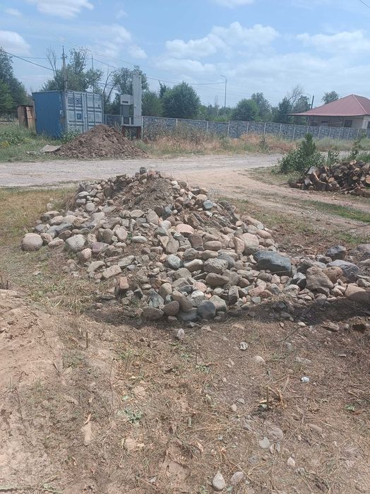 Продам камень для фундамента, отдам дешево.