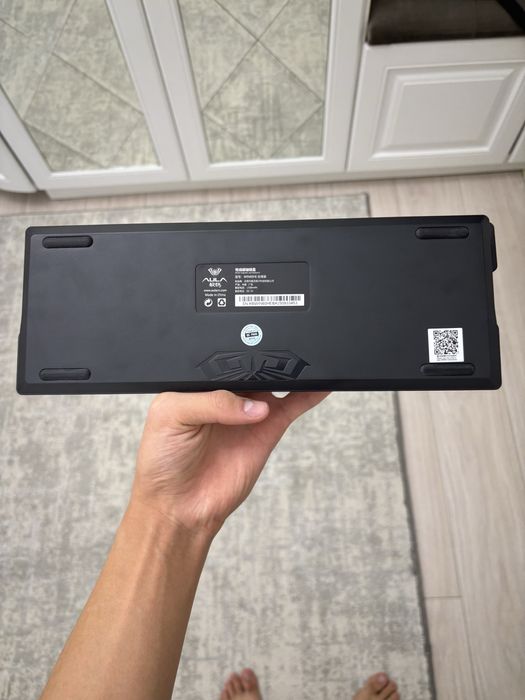 Продам магнитную клавиатуру Aula win60he