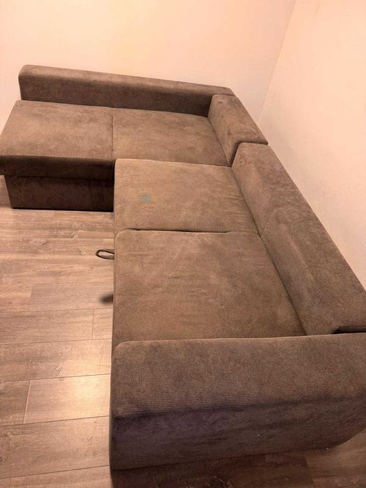 Vând colțar extensibil  cu spațiu de depozitare Laguna.