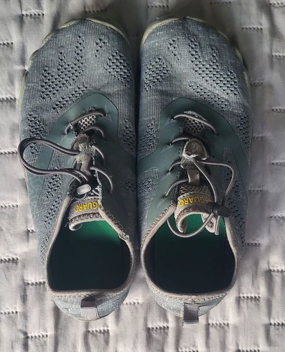 Летни боси обувки Saguaro. 41 номер момче 

Добро състояние. Размер: 4