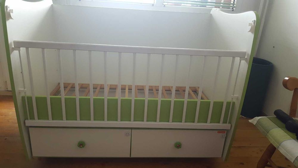 Бебешко легло и скрин