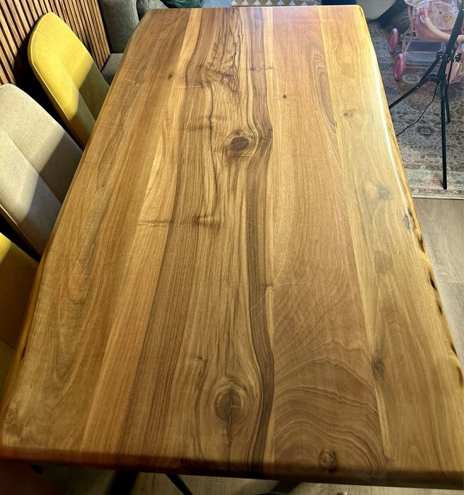 Трапезна маса от масивен дъб