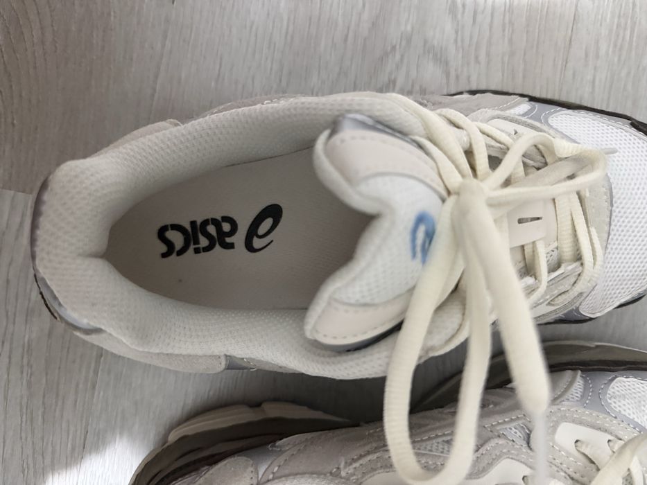 Новые обувь asics