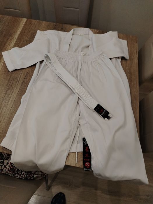 Продавам кимоно 165см.