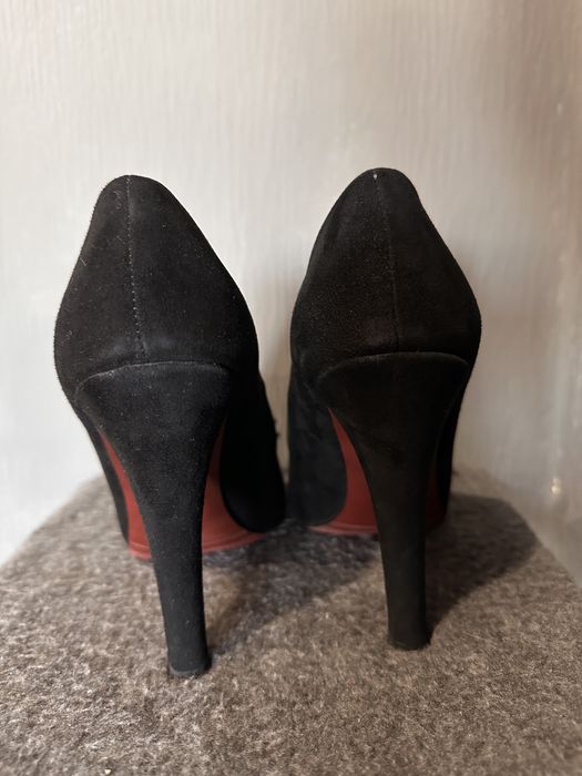 Черные замшевые туфли