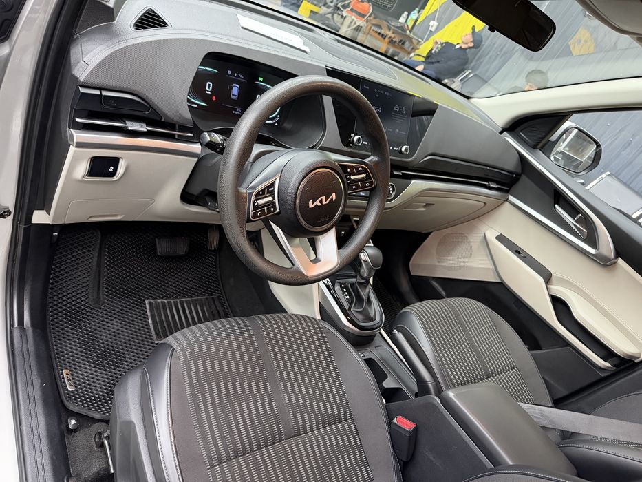 Kia Carens 2024 — 5