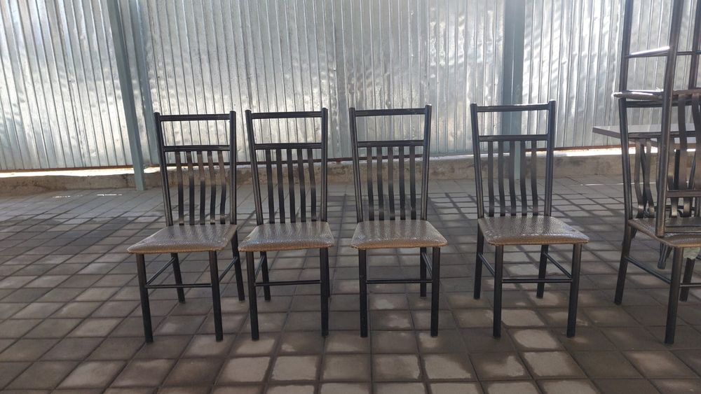 Қоңыр орындықтар