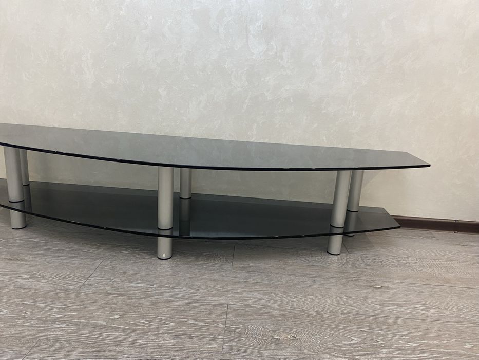 Продаётся стеклянная подставка под телевизор.  В