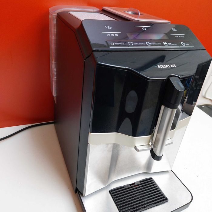 НАЙ ДОБРАТА ОФЕРТА Кафемашина Siemens EQ.3 s500