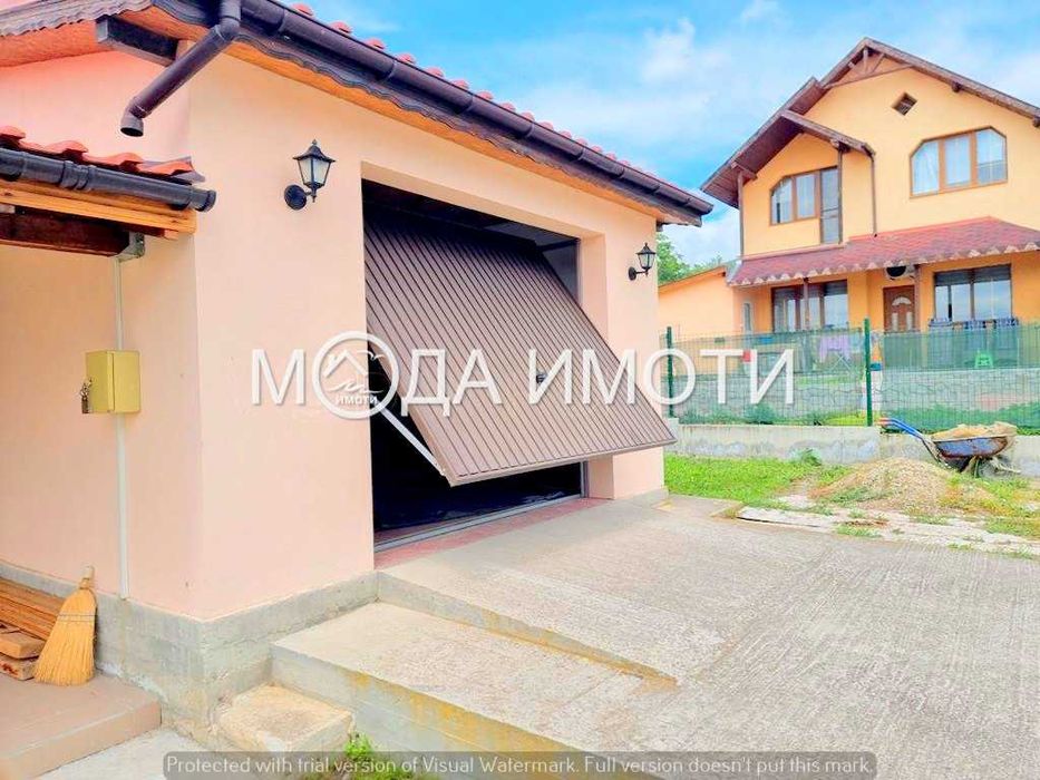 Къща в с. Горица, със голям двор, гараж и мазе!