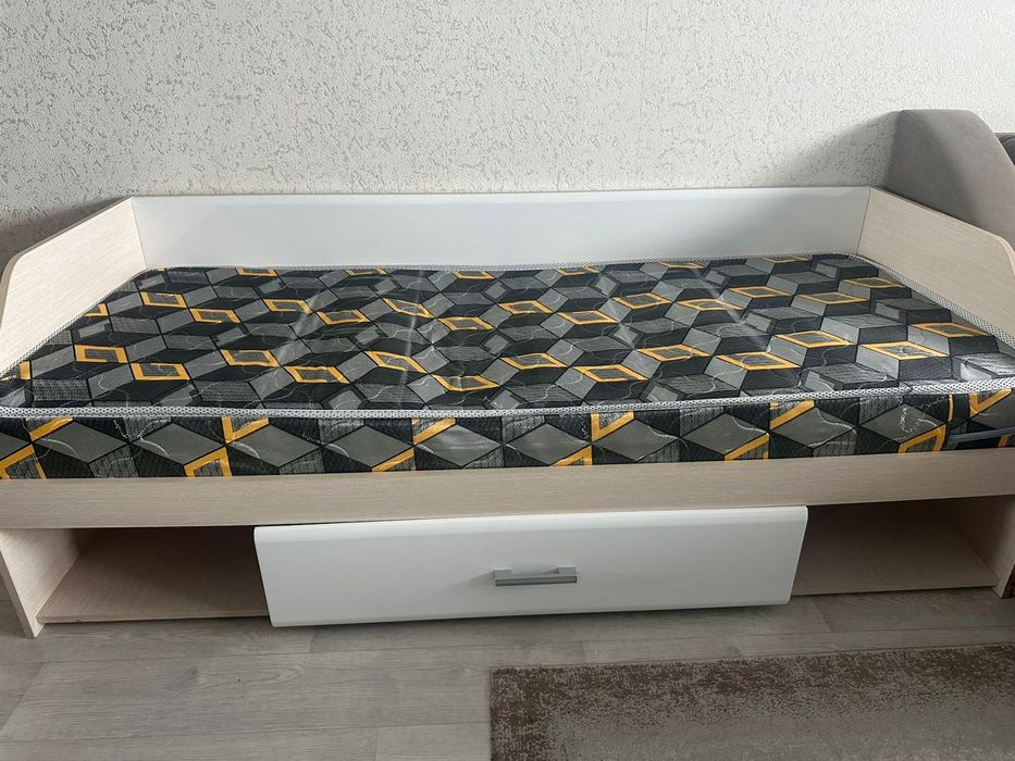 Мебель для спальни  Кровать