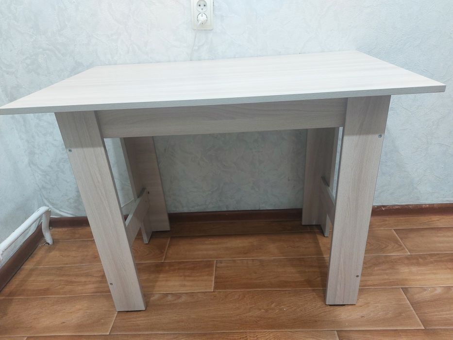 Продам кухонный стол