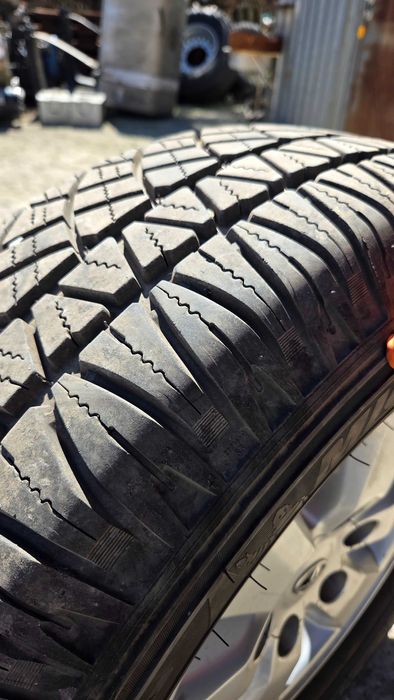 Toyota Hilux оригинални джанти + гуми Michelin Latitude Cross 255/70/R15 108H