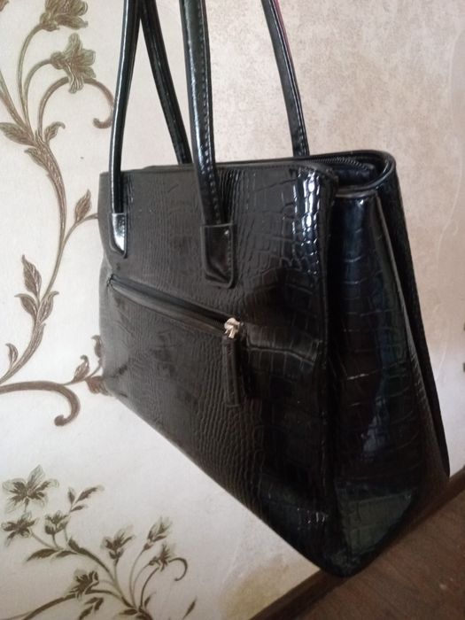 Сумка Tosoco черная с тиснением под крокодила