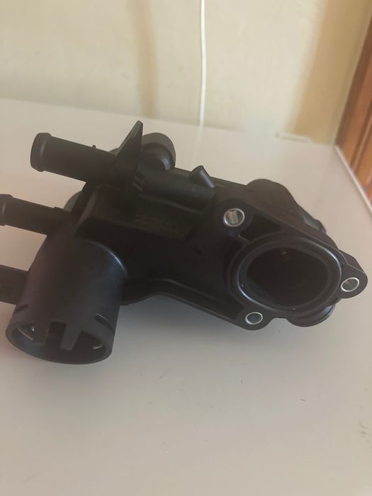 Termostat, lichid racire+Carcasa VW Golf 5 1.4 MPI nou