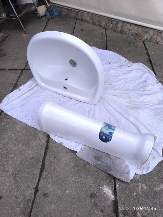 Vând set chiuvetă+pedestal Menuet .