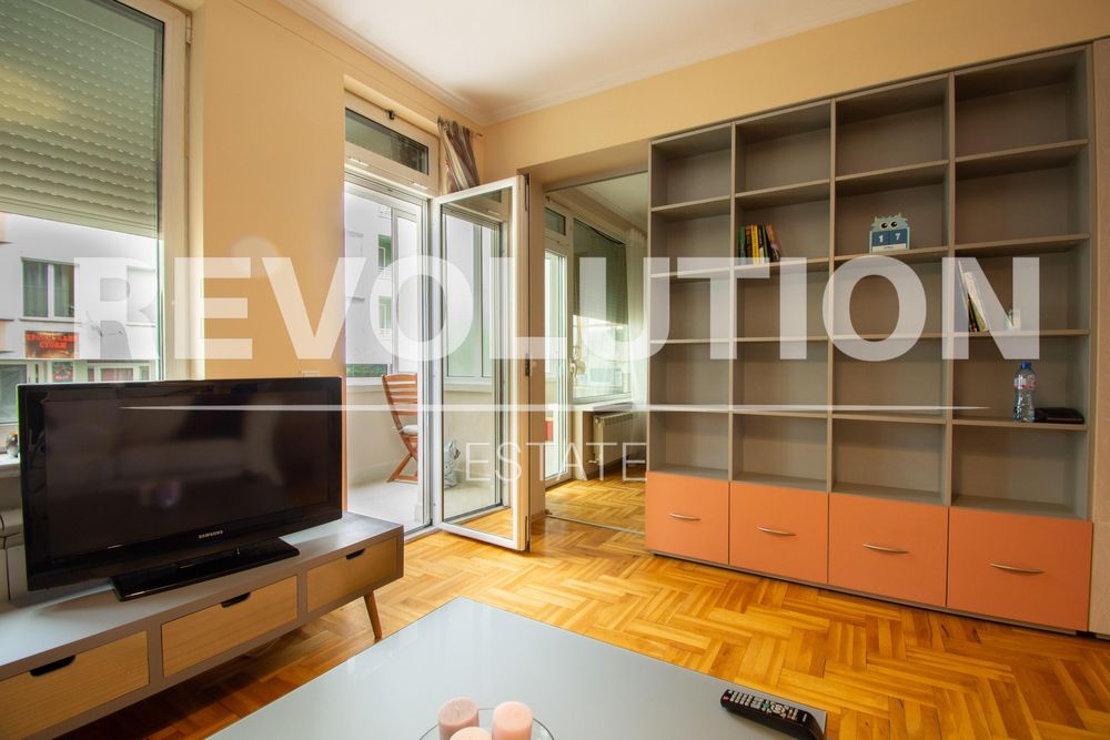 Дава се под наем Двустаен апартамент в София, Лозенец - 66 кв.м за 725 € - Снимка #3