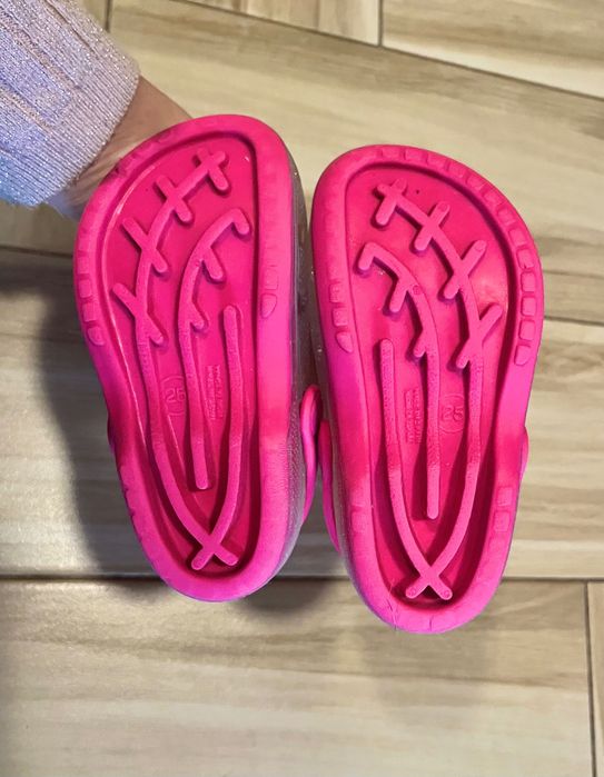 Нови детски сандали Chicco