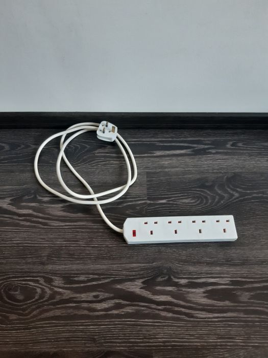 Prelungitor priza UK .