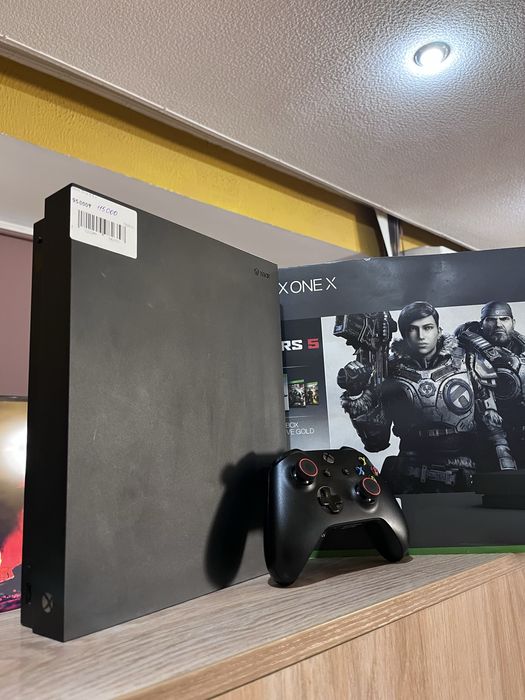 Xbox One X 1TB в полной комплектации