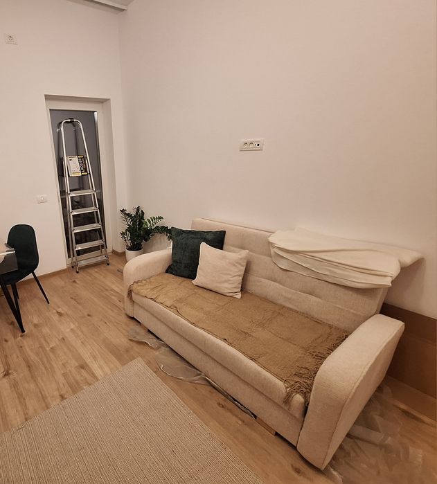 De vânzare canapea extensibilă elegantă și compactă