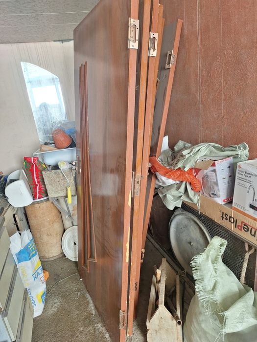 Дверь коричневая