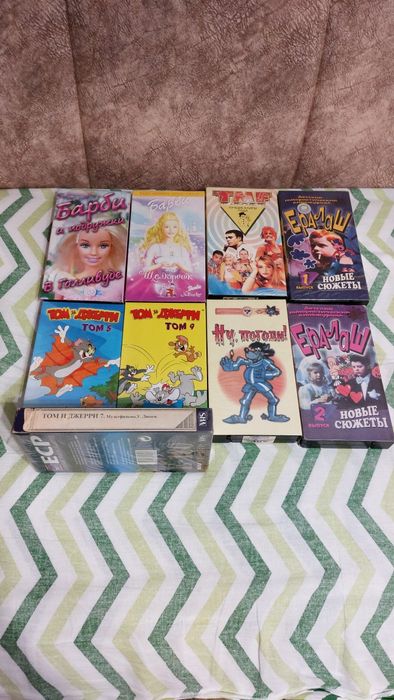 Видео касеты, двд диски.