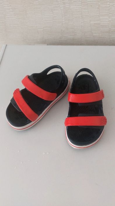 Продам сандалики Crocs для мальчиков