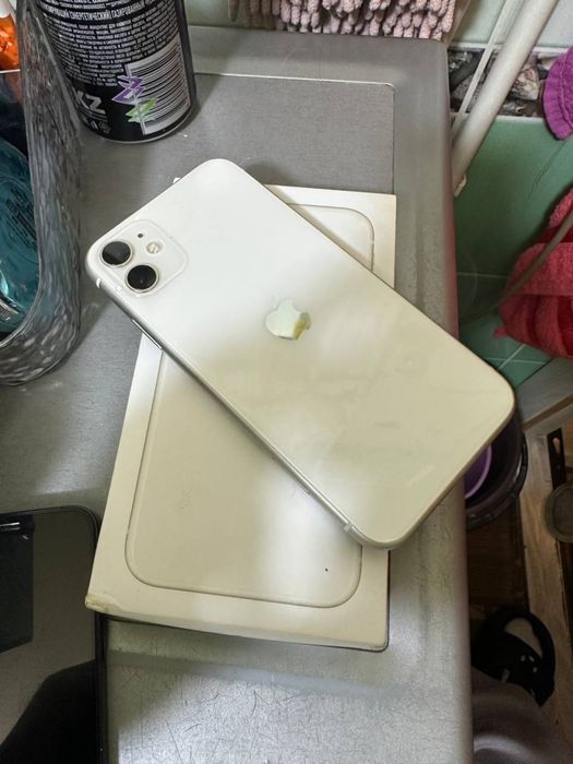 Продам айфон 11