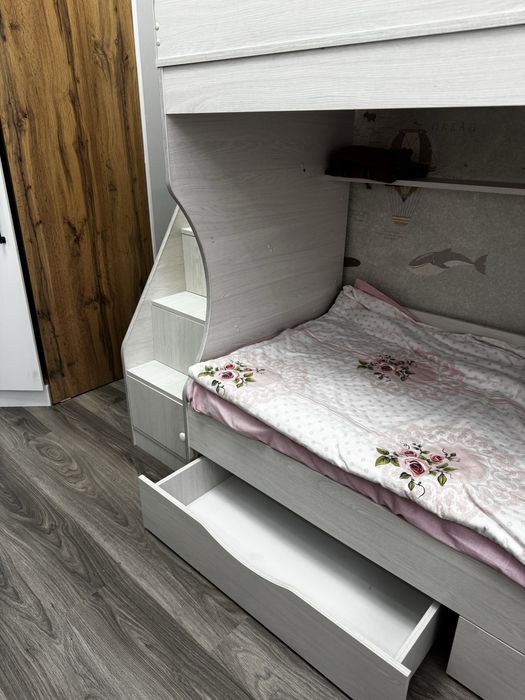 Кровать двухярусный детскии