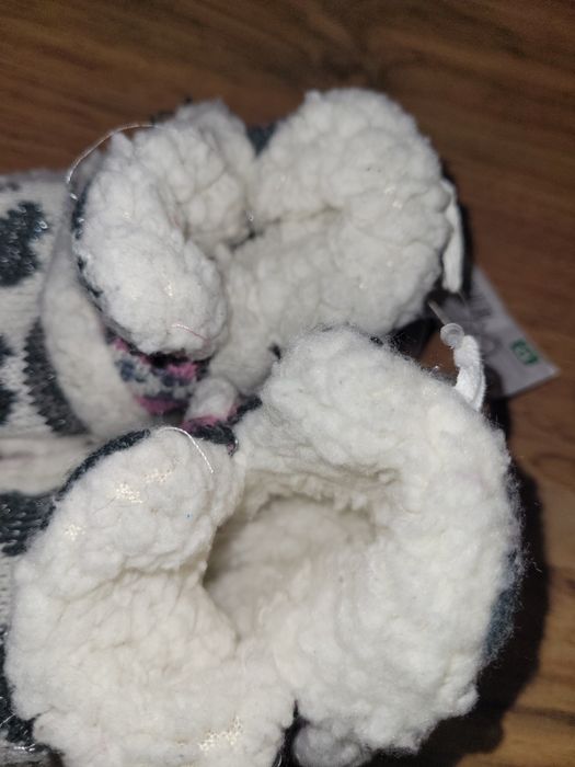 Два чифта нови пантофи за бебе