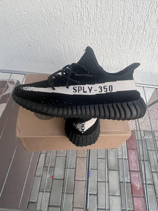 Yeezy 350 v2 oreo black and white