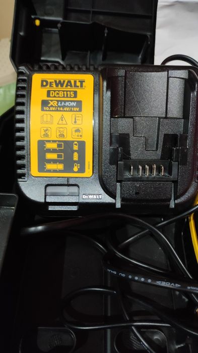 Autofiletanta motor fără perii DEWALT