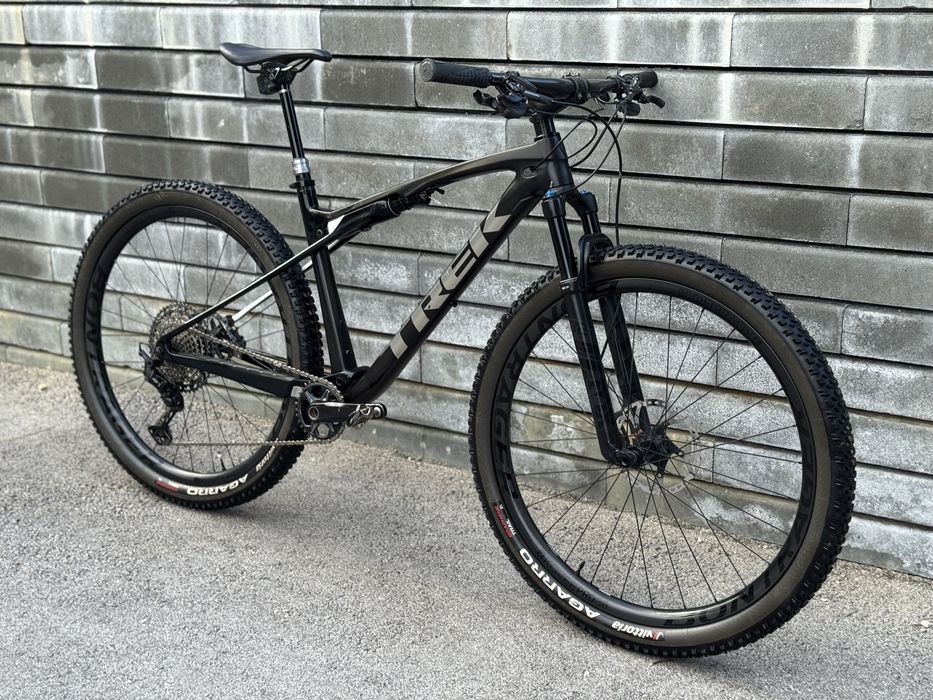 Планински карбонов велосипед TREK SUPERCALIBER 9.8 XT ( M-L размер)