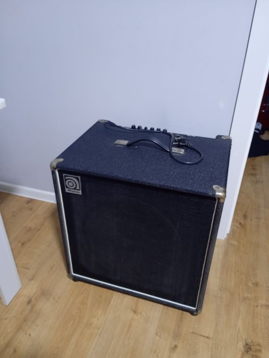 Басовый комбик Ampeg BA115