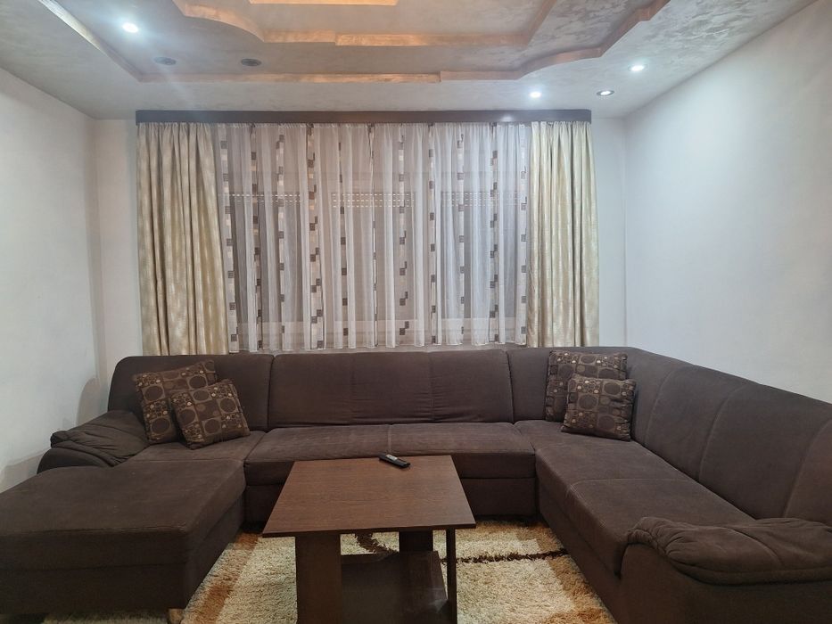 Apartament 3 camere de închiriat.  320 EUR