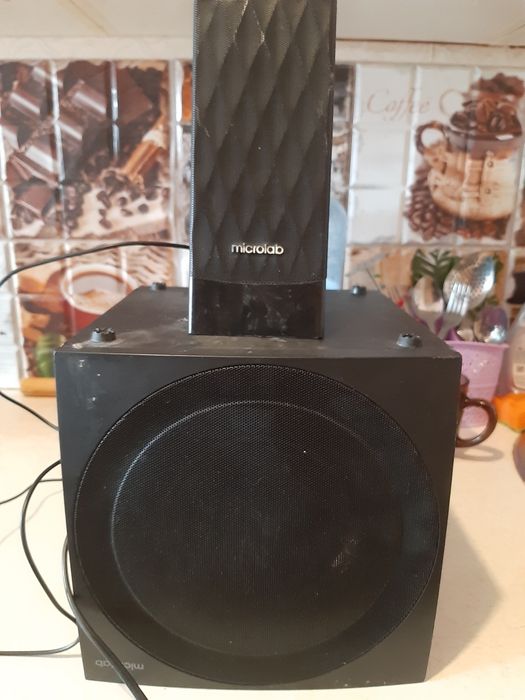 Продам усилитель   (басс)калонка  микролаб