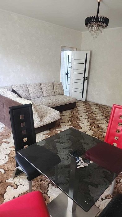 Продам квартиру 4 комнатная переделанная в 5 комнатную