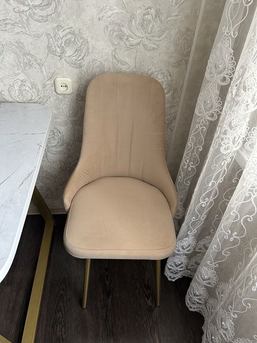Стол + 6 стульев продаются!