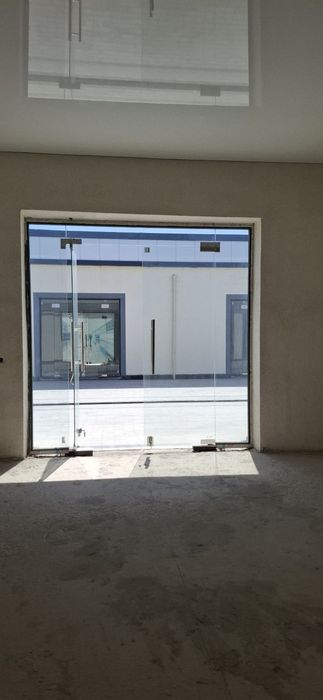 Urganch tuman dehqon bozorida 2 doʻkon sotiladi