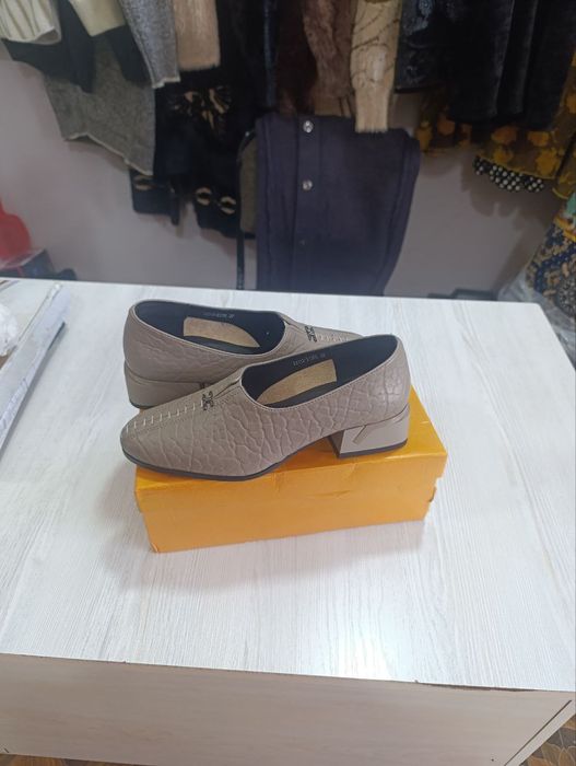 Sister star obuvi yangi kiyilmagan