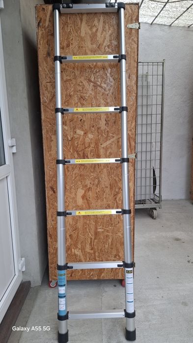 Scară de aluminiu telescopică